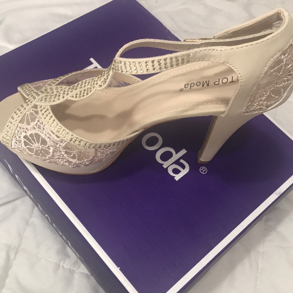 *NEW IN BOX* Top Moda high heel sandals